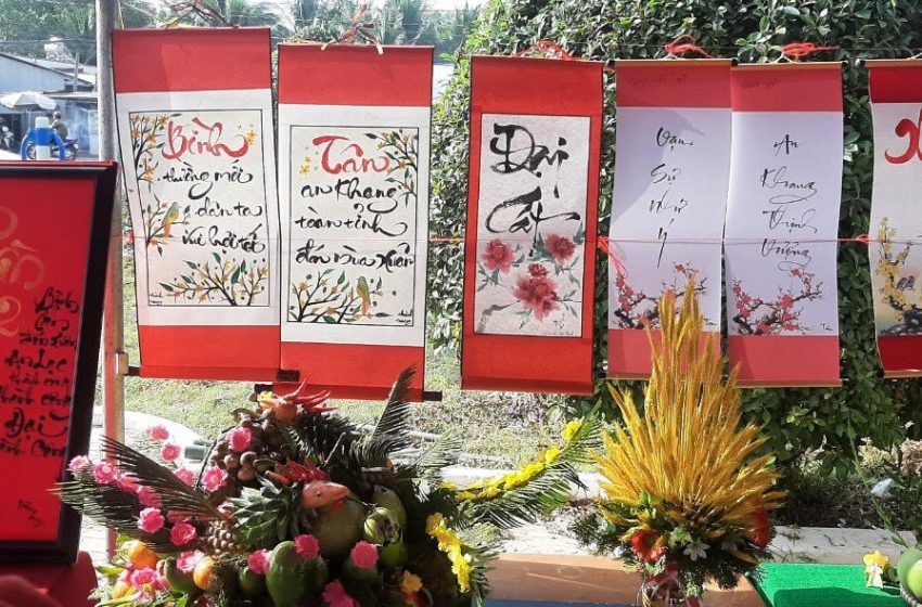  huyện Đoàn phối hợp với trung tâm Văn hóa – Thông tin- Thể thao huyện Bình Tân tổ chức Hội thi “Viết thư pháp” và trưng bày sản phẩm Mừng Đảng – Mừng Xuân Nhâm Dần 2022.