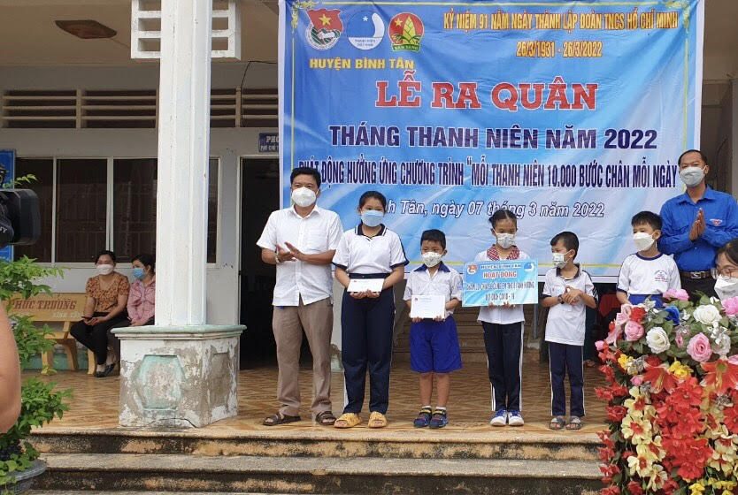  Huyện Đoàn hỗ trợ thanh niên bị ảnh hưởng bởi dịch Covid-19