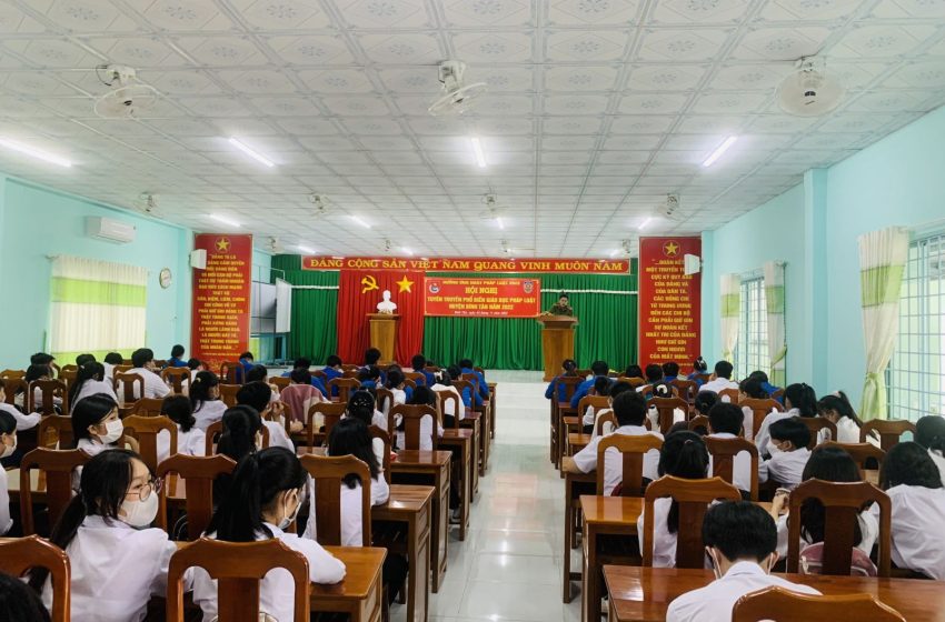  Huyện Đoàn Bình Tân hưởng ứng Ngày Pháp luật năm 2022