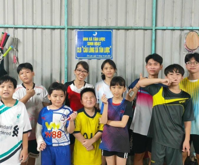  Hội LHTN huyện Bình Tân tổ chức kiện toàn CLB Cầu lông tại xã Tân Lược