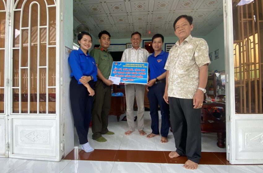  Bình Tân tổ chức thăm hỏi tặng quà cho Thanh niên xung phong năm 2023